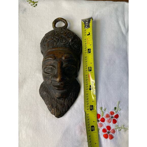 Vintage Rare Small Bronze African Hanging Wall Mask. 5 in X 2 in. - Picture 4 of 5